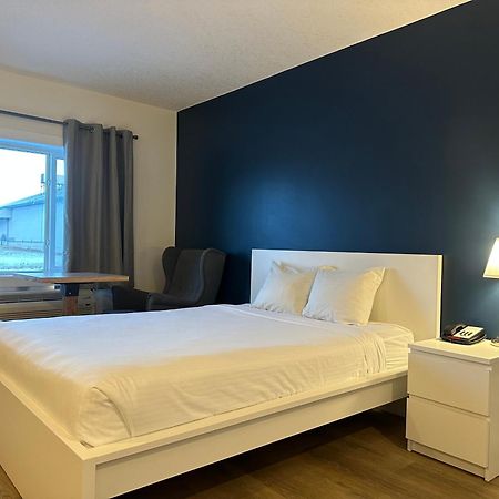 Cloud 9 Inn Whitecourt Exteriör bild