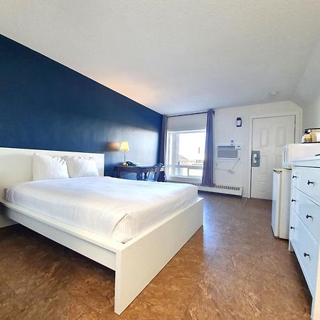 Cloud 9 Inn Whitecourt Exteriör bild