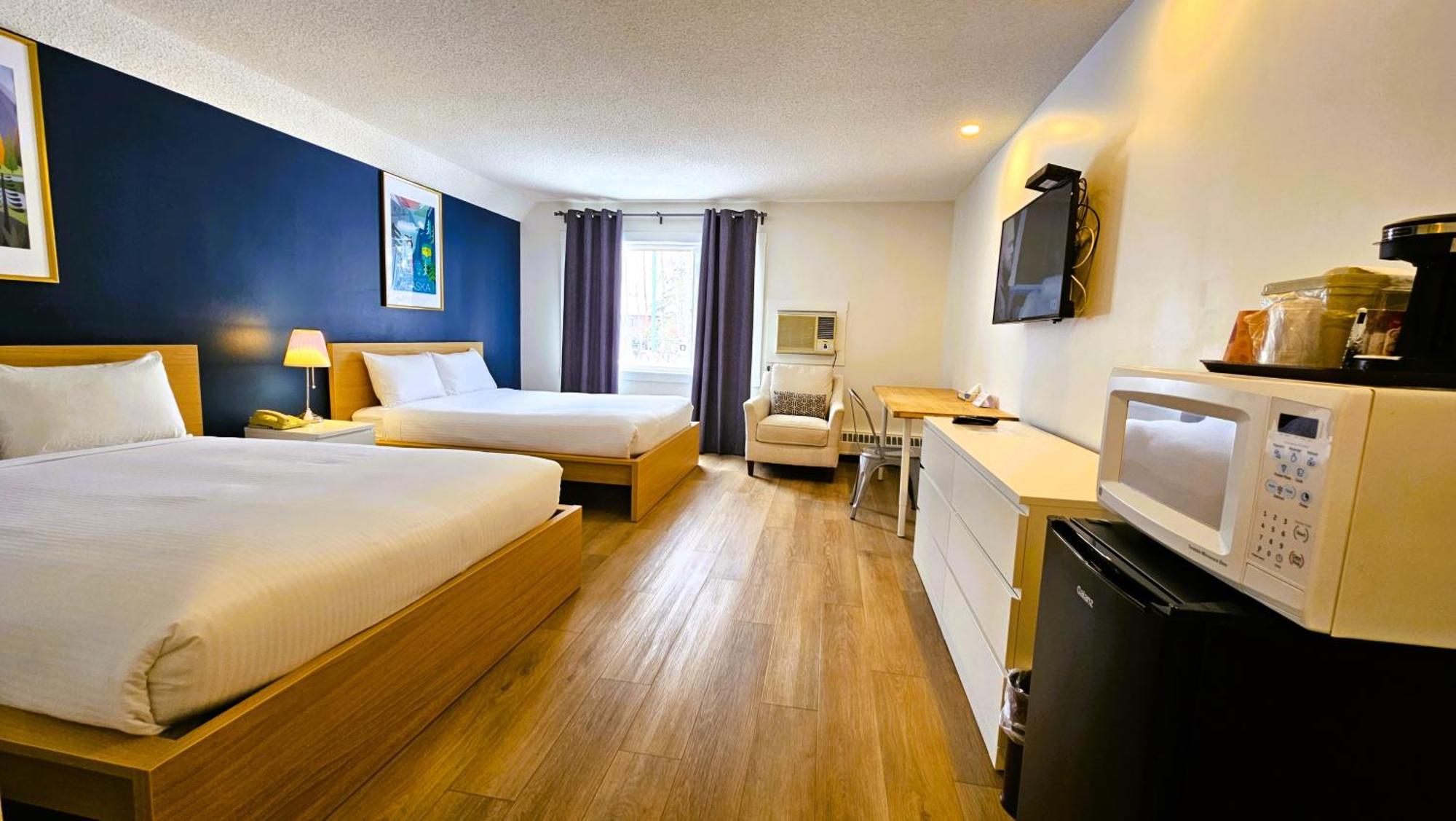 Cloud 9 Inn Whitecourt Exteriör bild