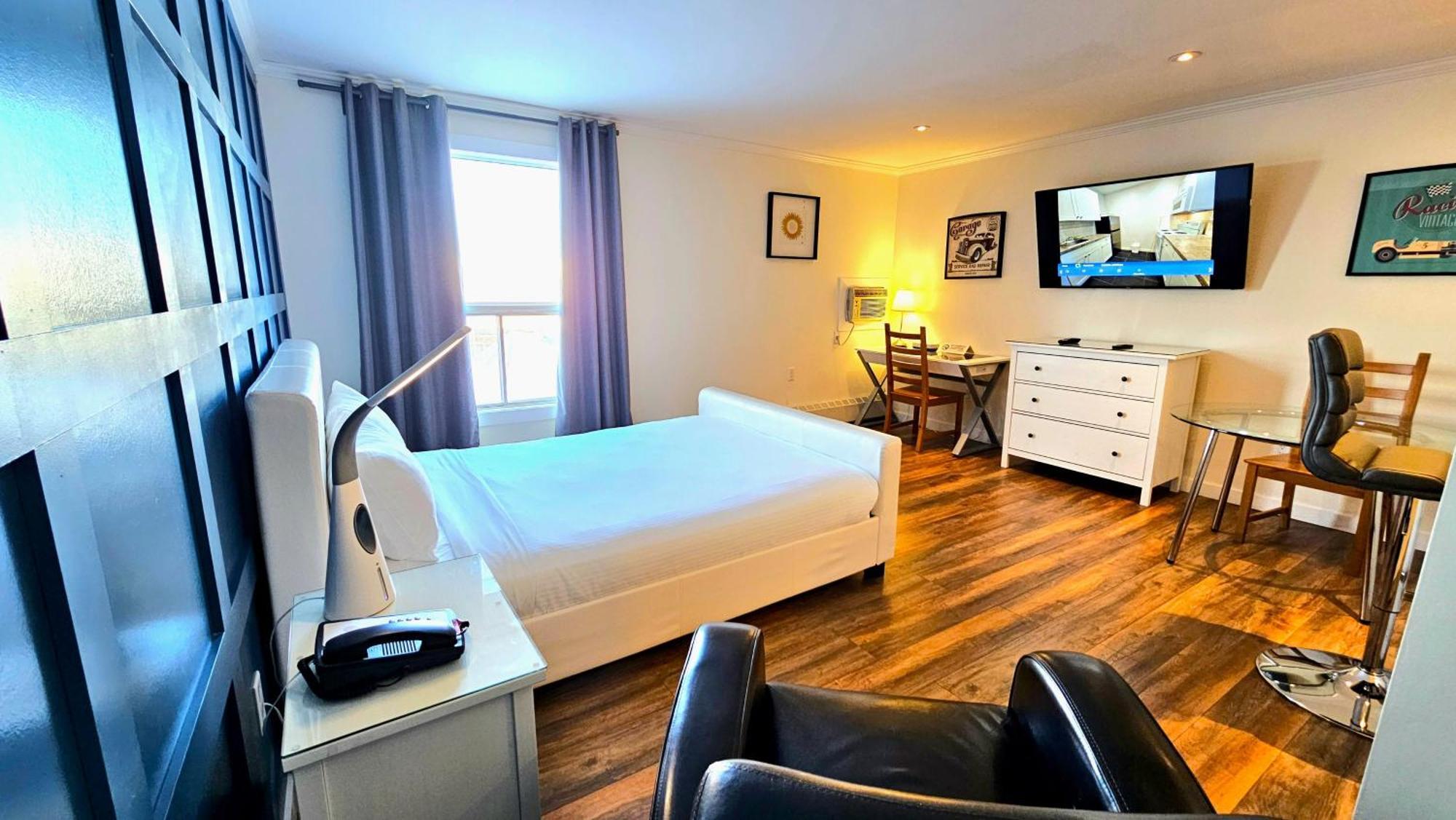 Cloud 9 Inn Whitecourt Exteriör bild