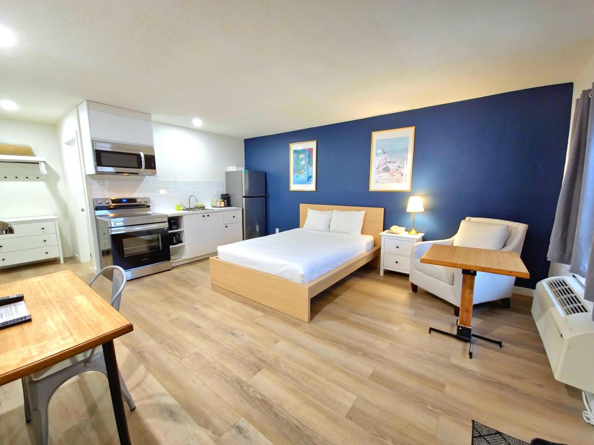 Cloud 9 Inn Whitecourt Exteriör bild