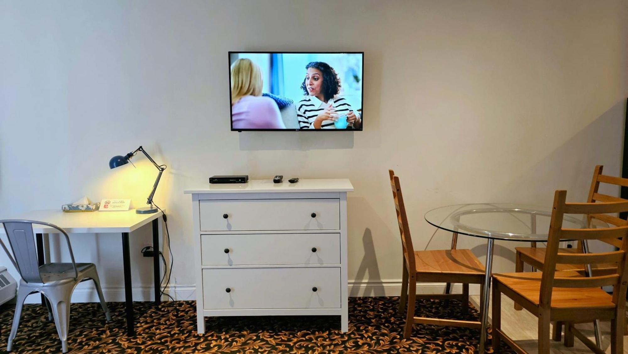 Cloud 9 Inn Whitecourt Exteriör bild