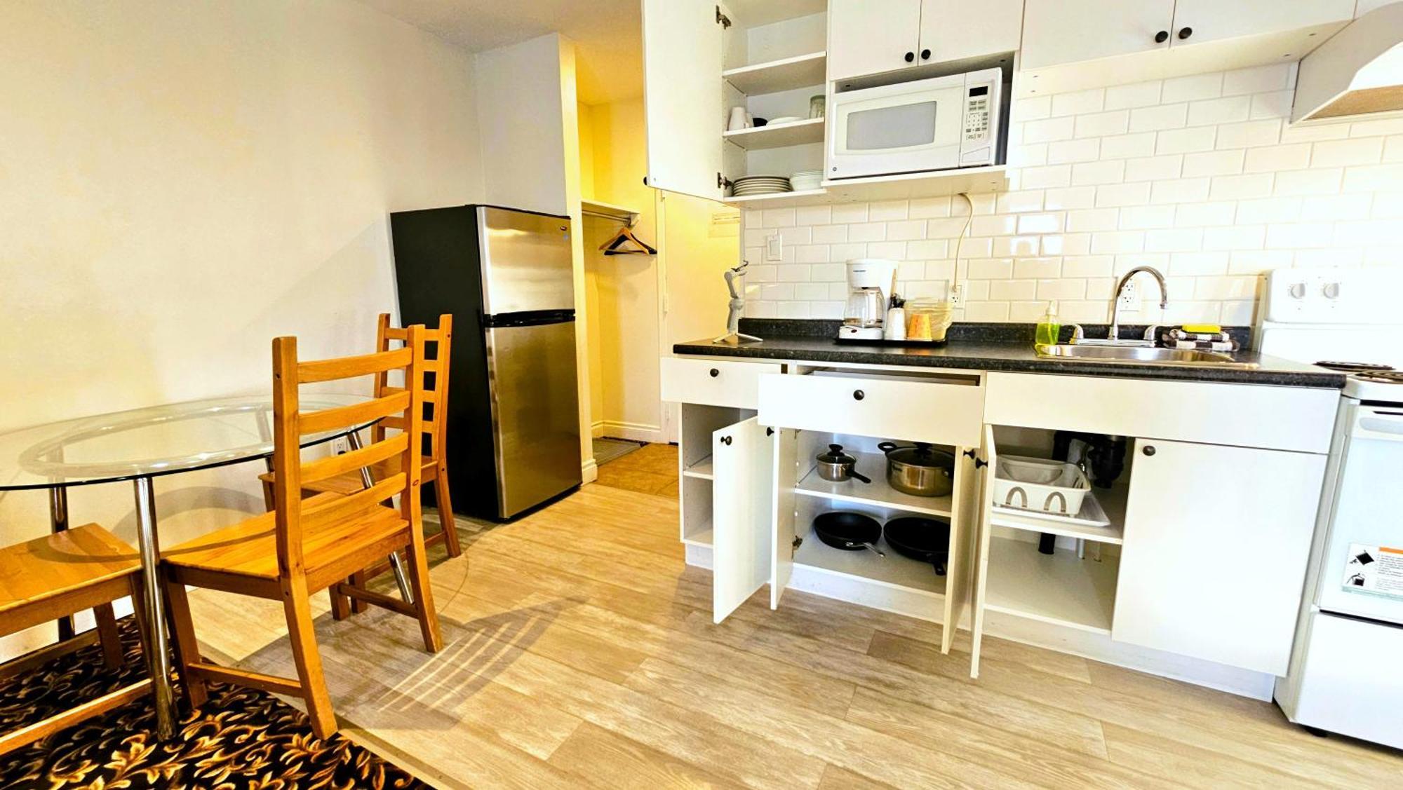 Cloud 9 Inn Whitecourt Exteriör bild