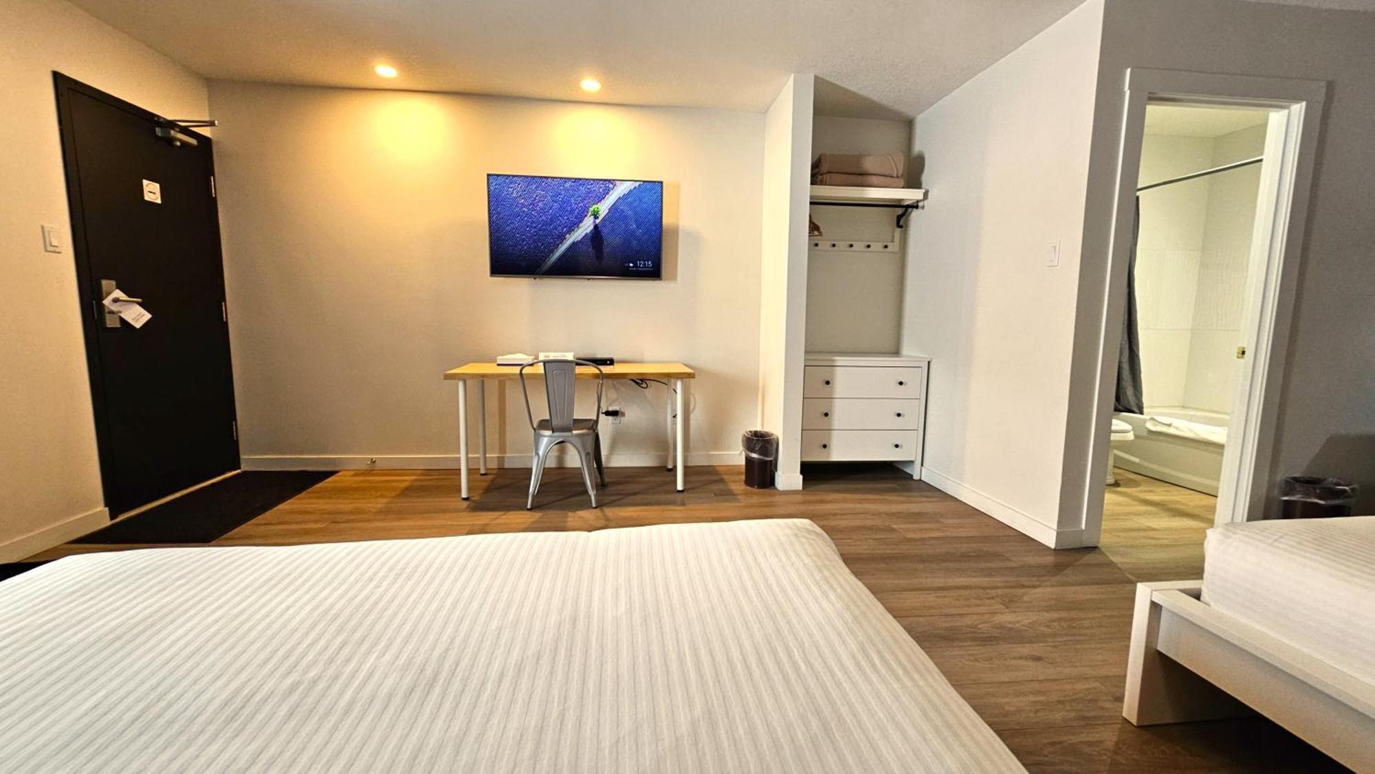 Cloud 9 Inn Whitecourt Exteriör bild