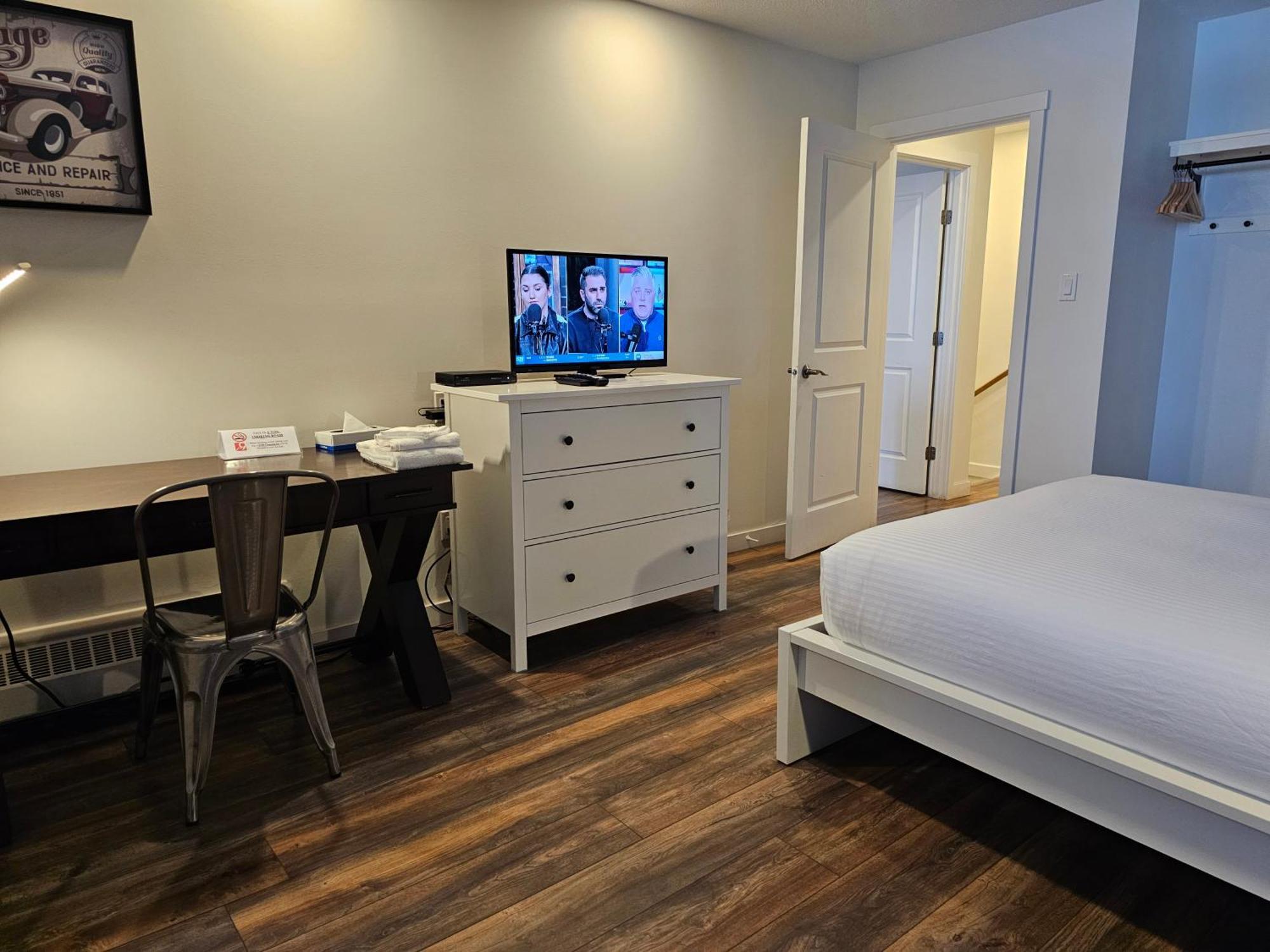 Cloud 9 Inn Whitecourt Exteriör bild