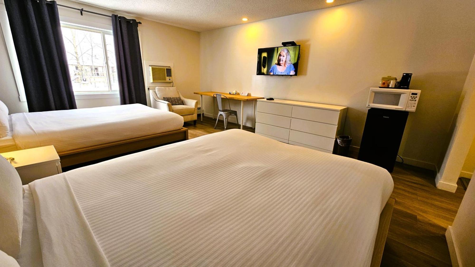 Cloud 9 Inn Whitecourt Exteriör bild