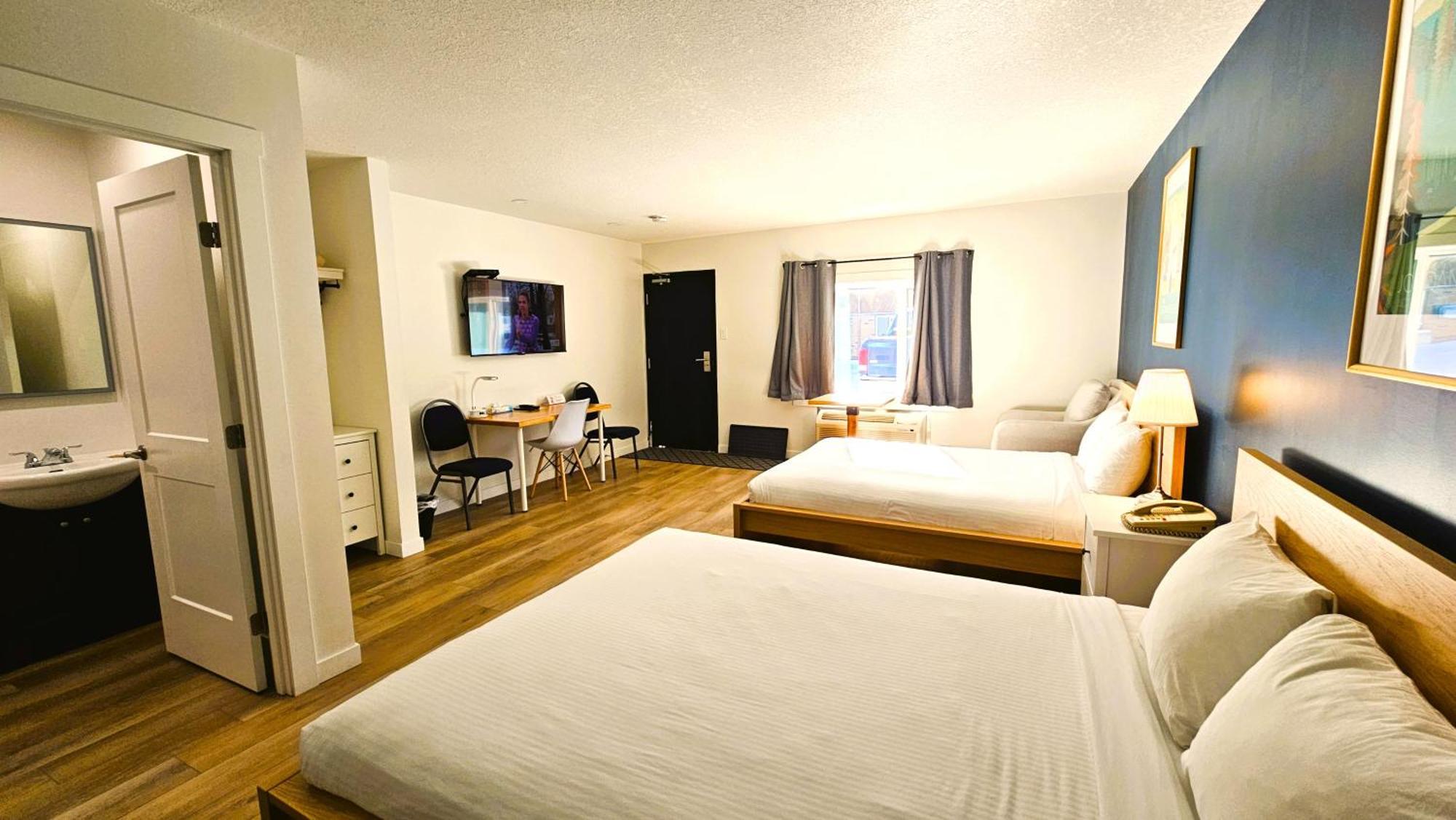 Cloud 9 Inn Whitecourt Exteriör bild