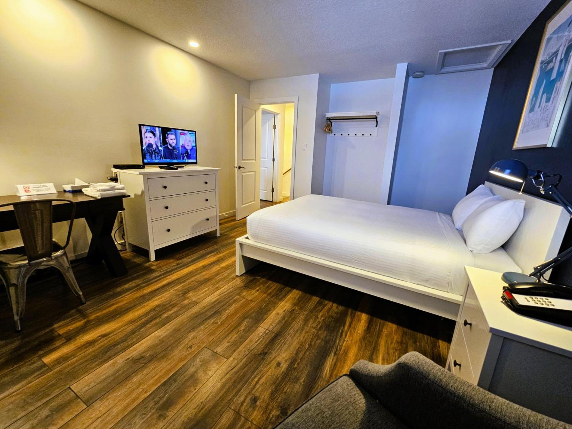 Cloud 9 Inn Whitecourt Exteriör bild