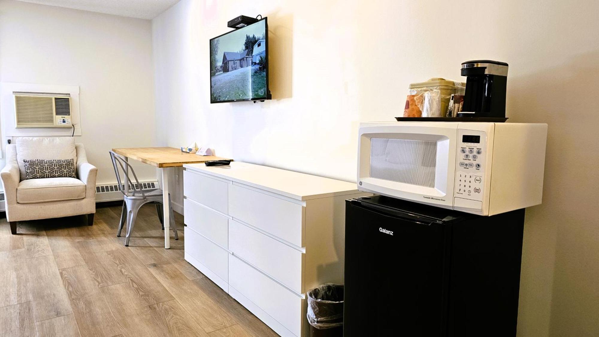 Cloud 9 Inn Whitecourt Exteriör bild