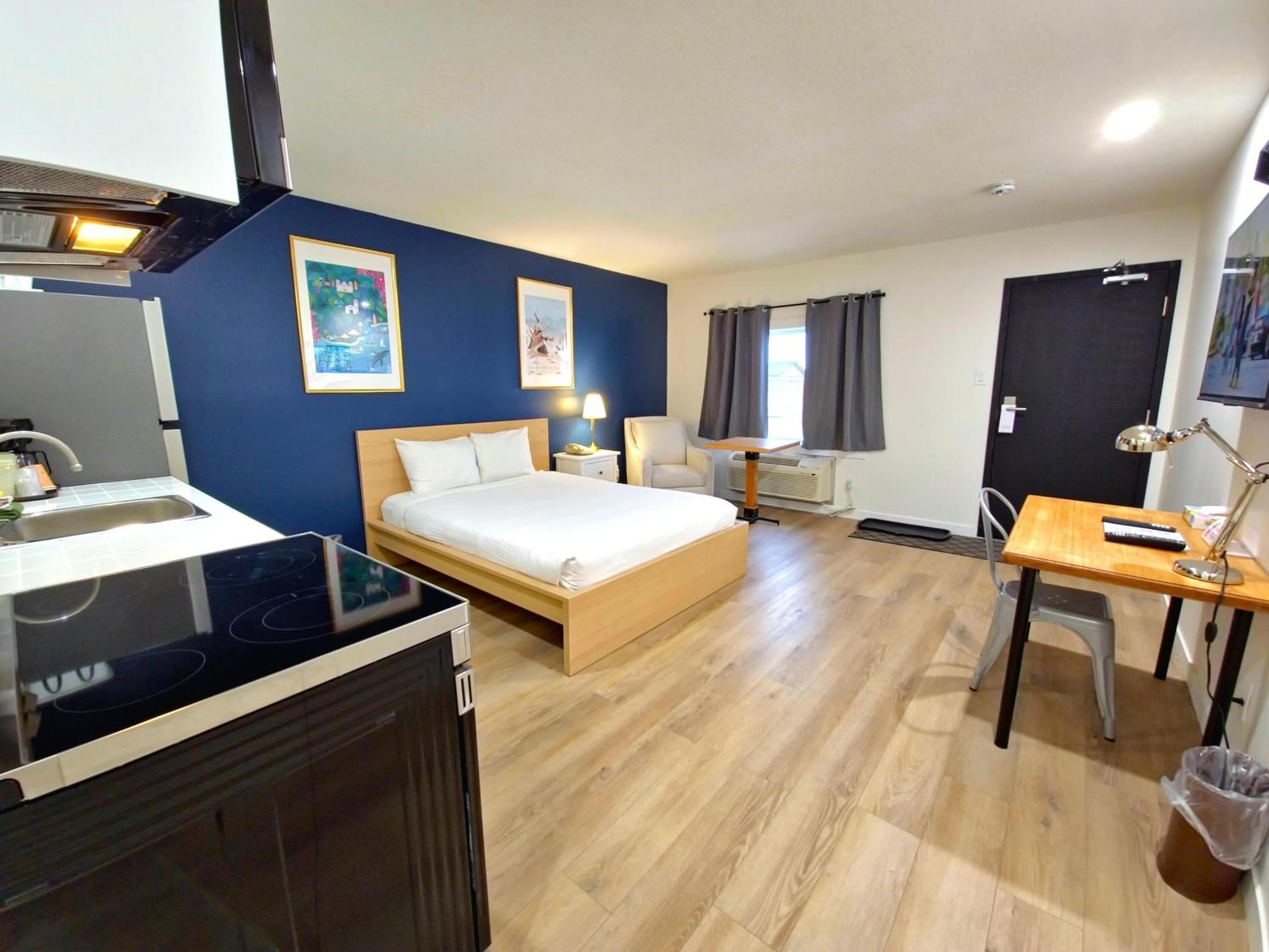 Cloud 9 Inn Whitecourt Exteriör bild