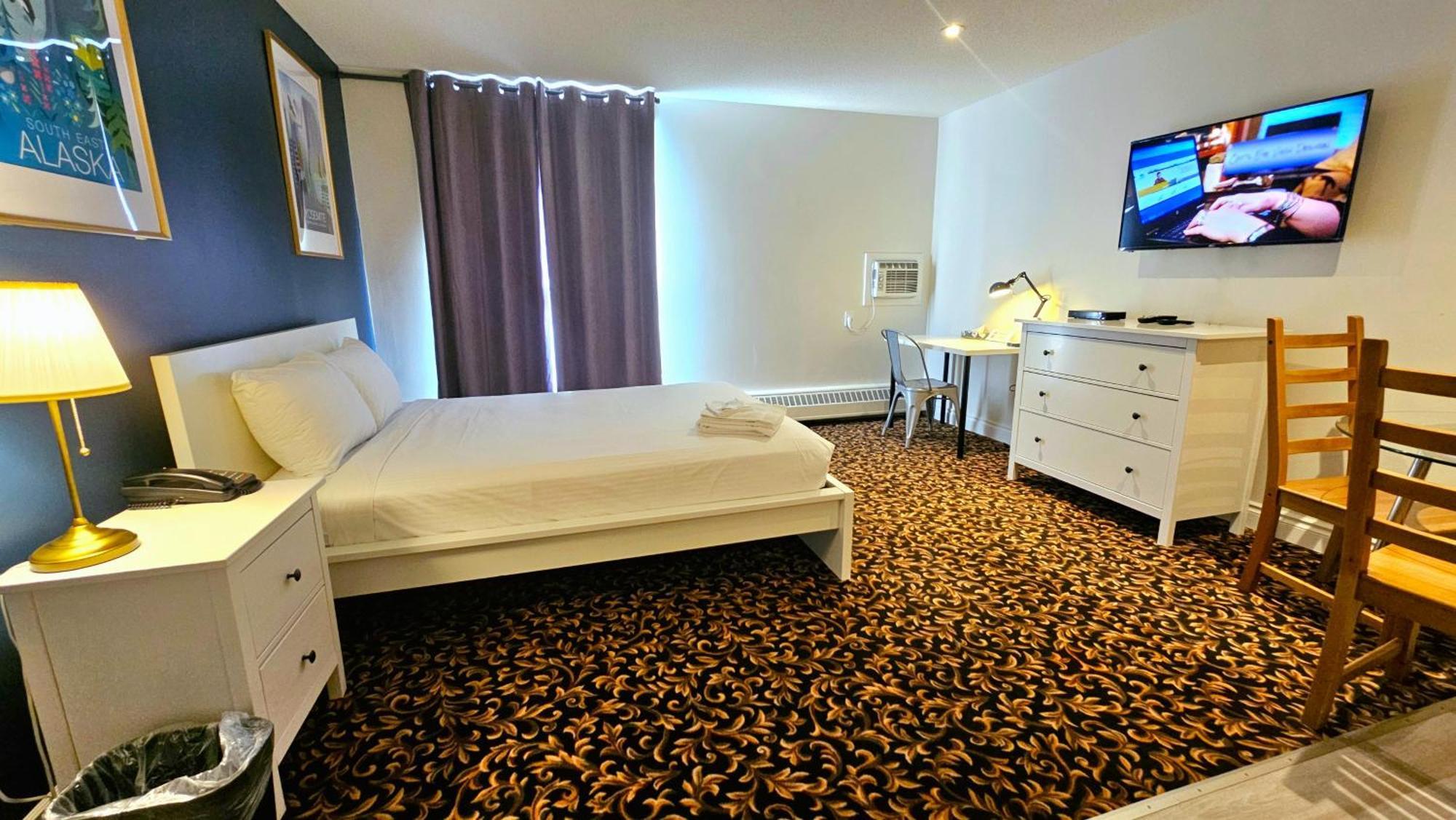 Cloud 9 Inn Whitecourt Exteriör bild