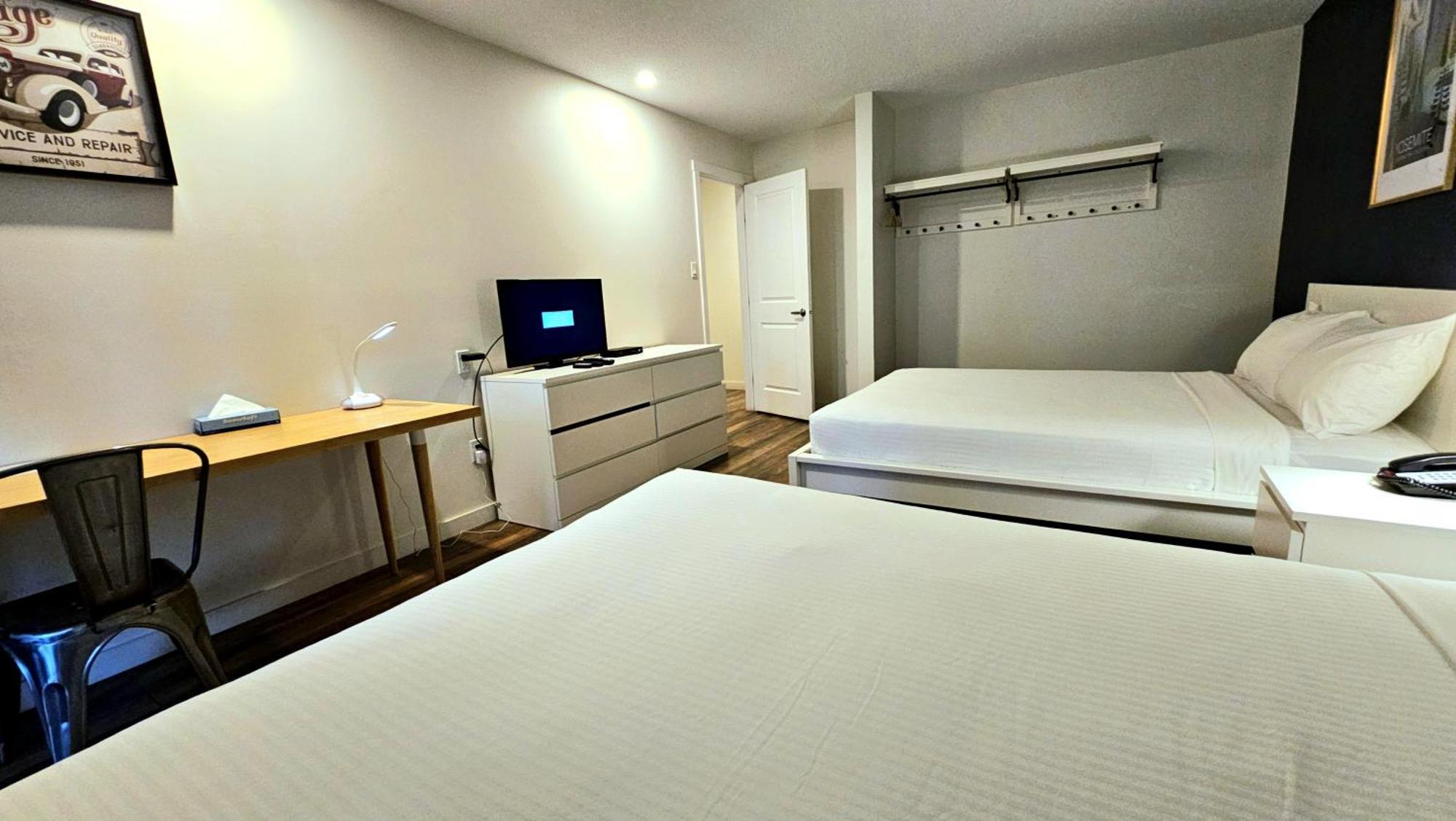 Cloud 9 Inn Whitecourt Exteriör bild