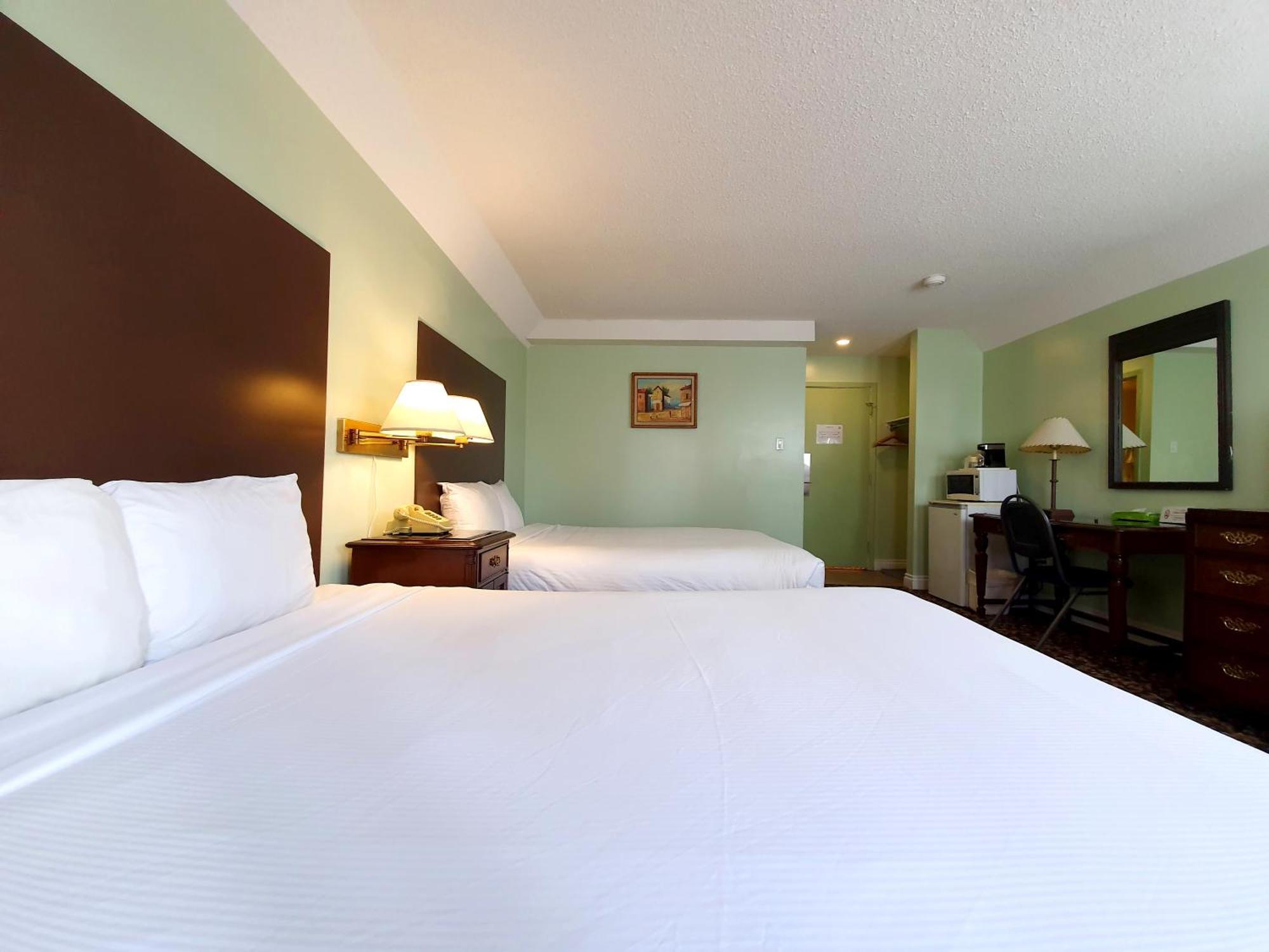 Cloud 9 Inn Whitecourt Exteriör bild