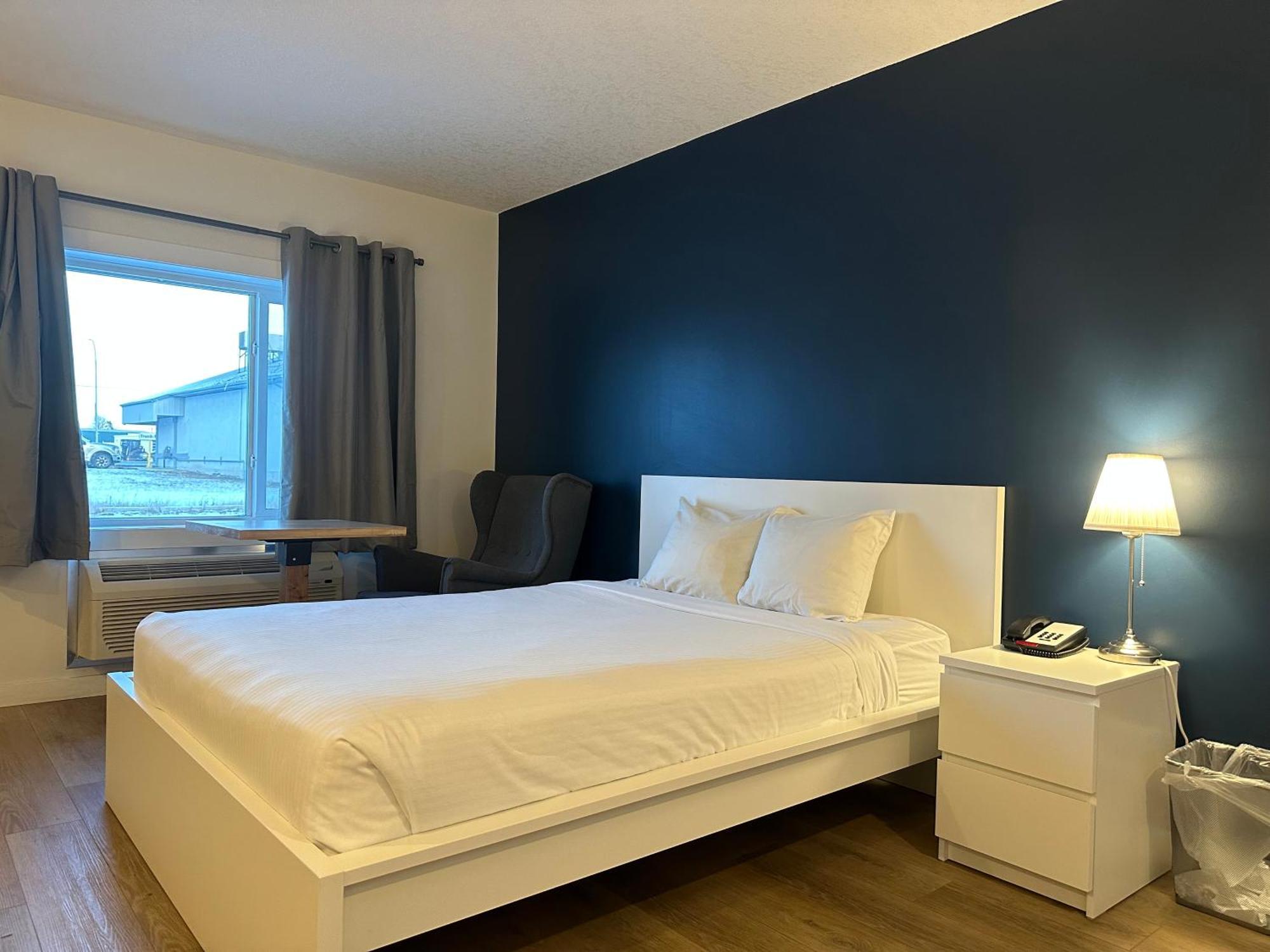 Cloud 9 Inn Whitecourt Exteriör bild