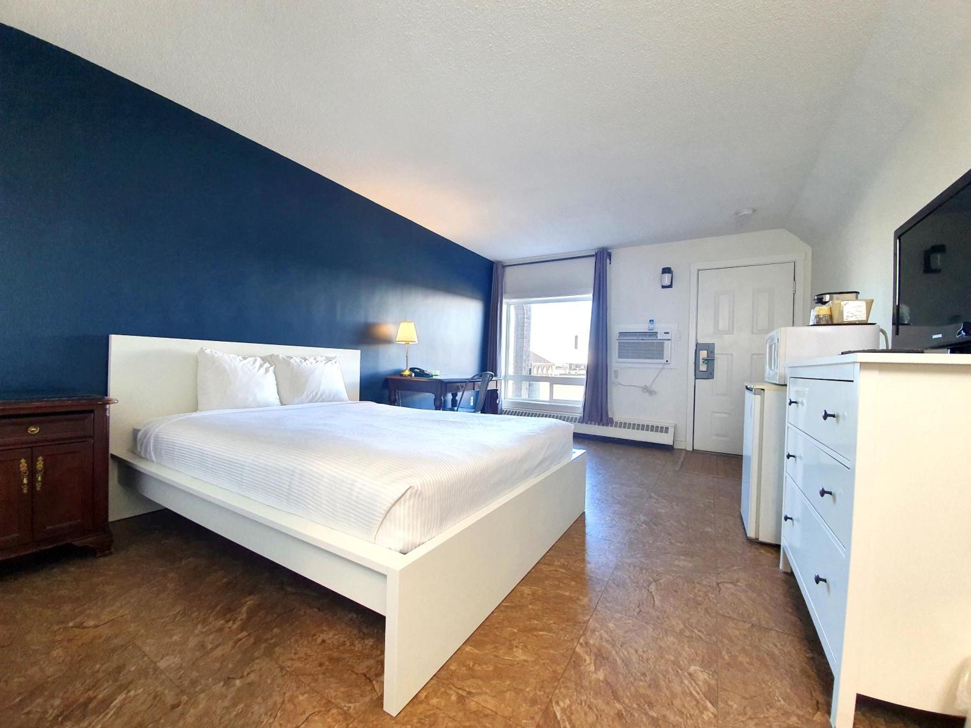 Cloud 9 Inn Whitecourt Exteriör bild