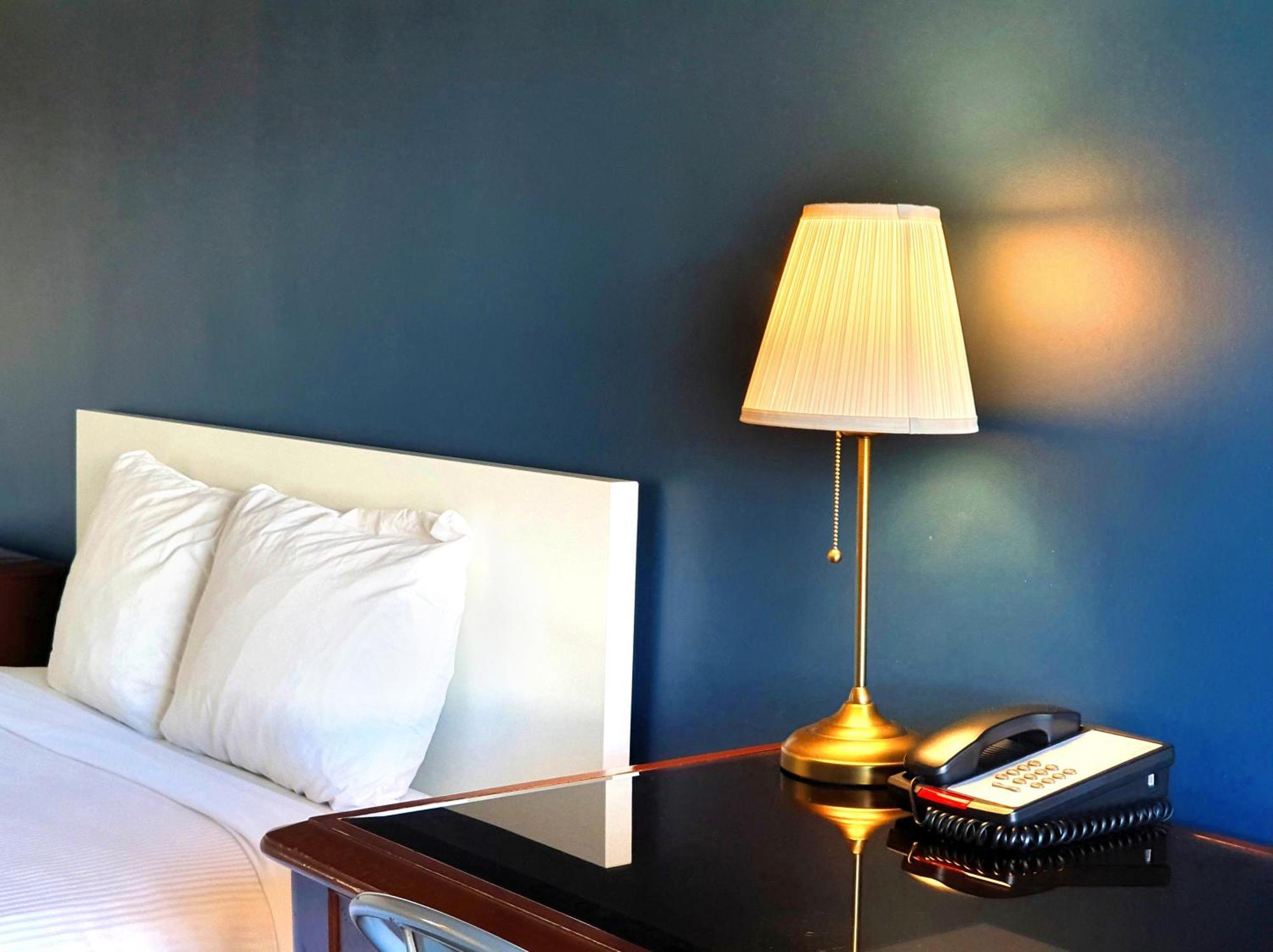 Cloud 9 Inn Whitecourt Exteriör bild