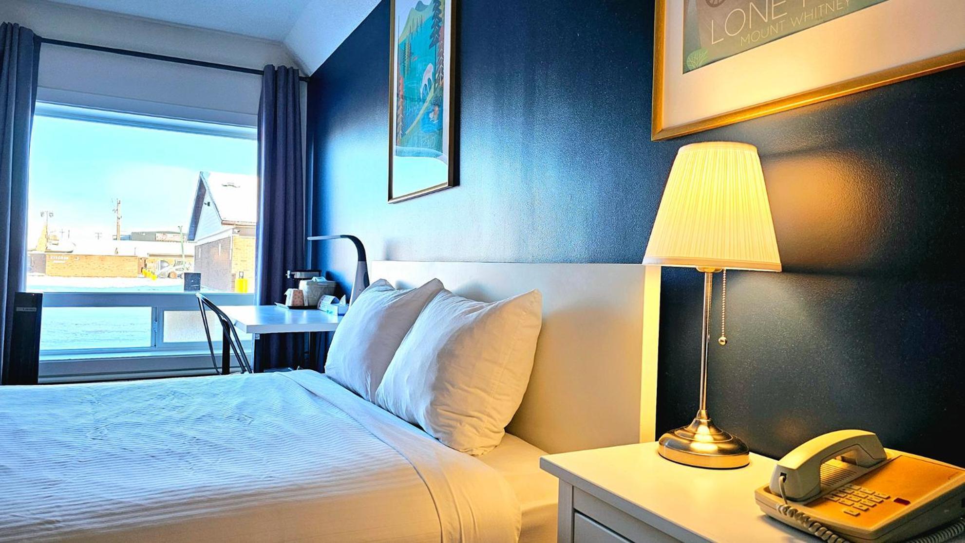 Cloud 9 Inn Whitecourt Exteriör bild