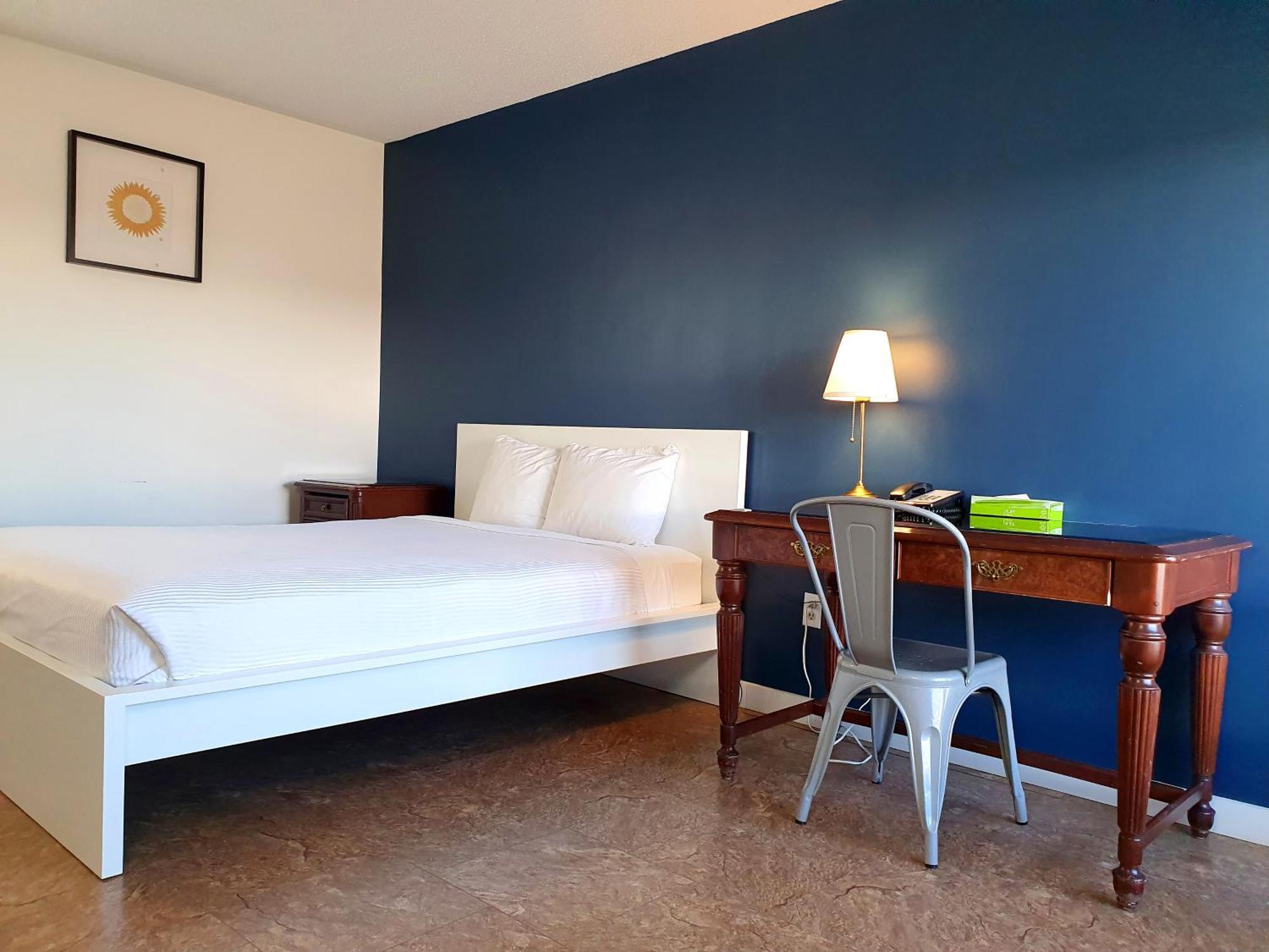 Cloud 9 Inn Whitecourt Exteriör bild